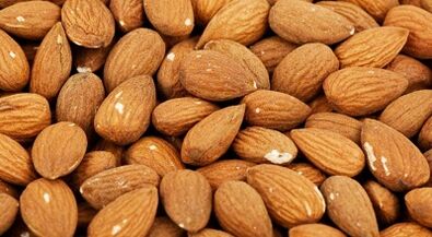 The advantages and the use of almonds for male potency